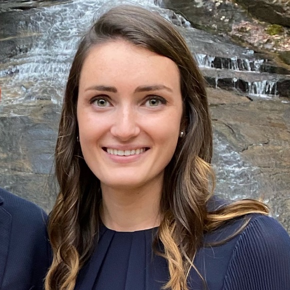 Meet your Posher, Cassandra - Picture 1 of 1